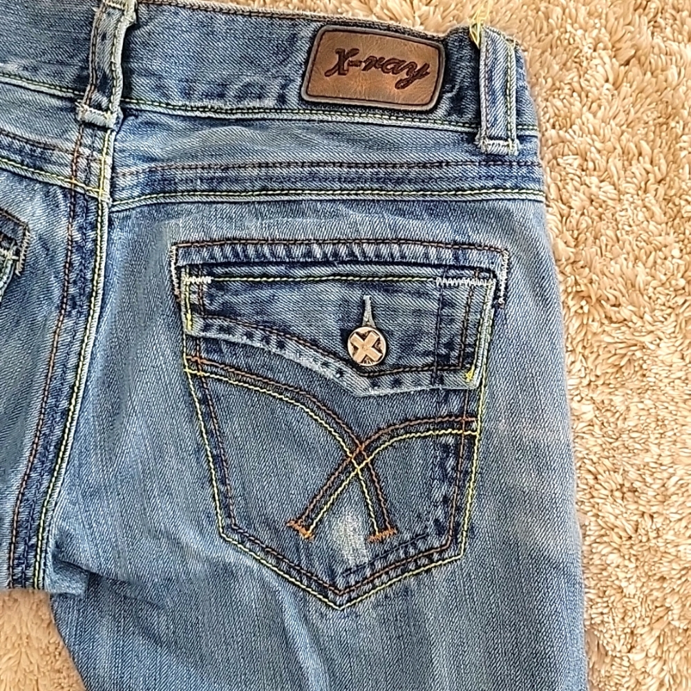 X-ray sz 28 factory distressed jeans.  BinF